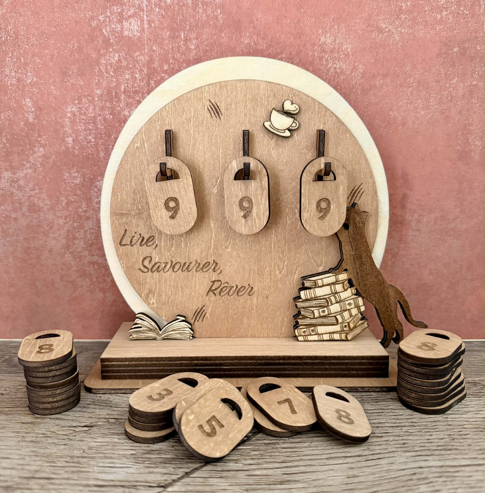 Compteur de livres personnalisé en bois – Suivez vos lectures avec style.